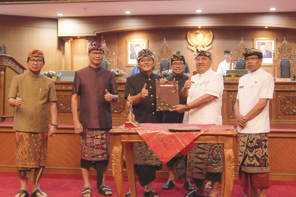 Bupati Giri Prasta Hadiri Penutupan Sidang Paripurna DPRD Badung